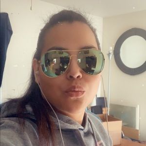 Meet your Posher, Tanja-lee